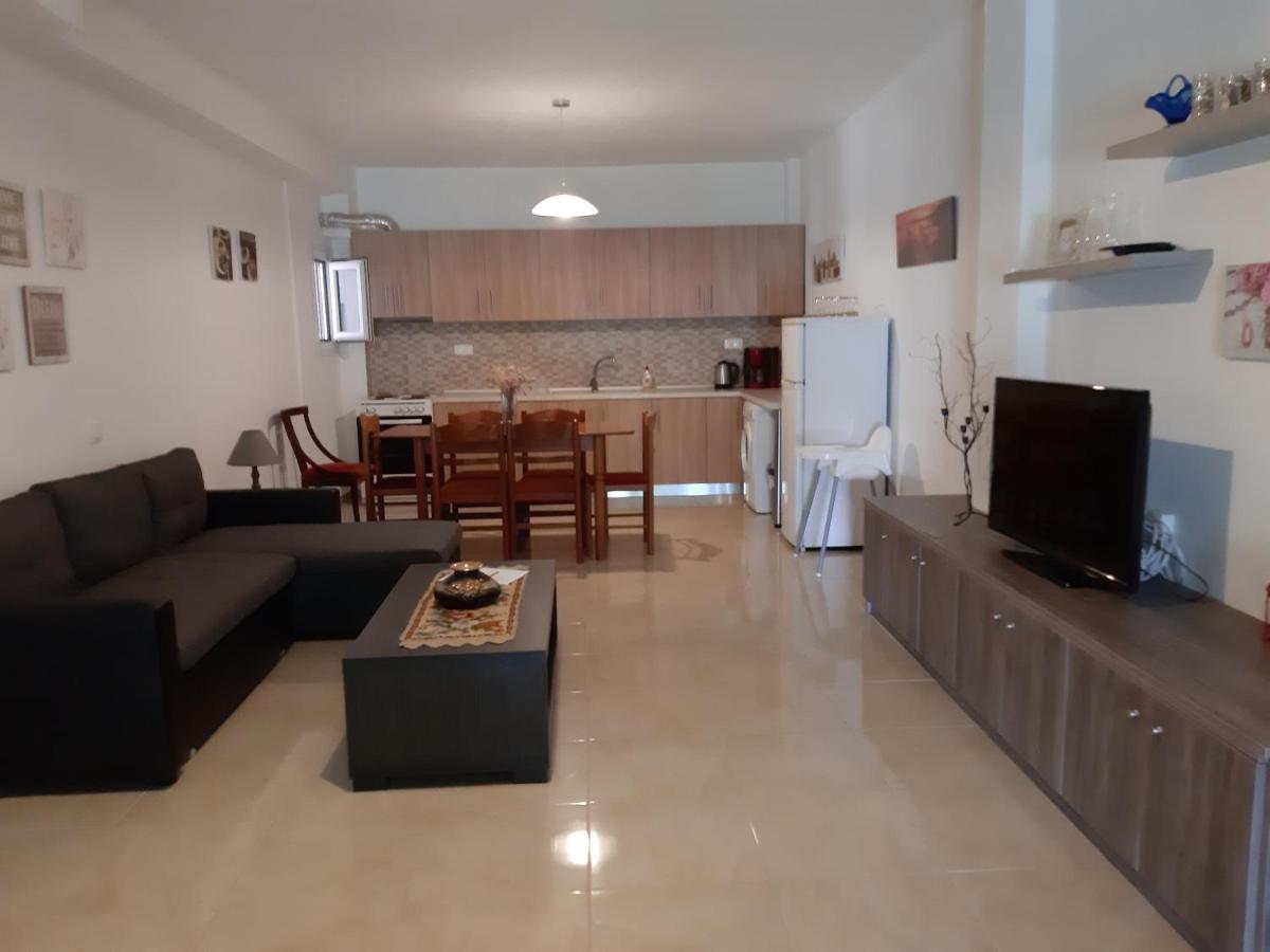 Maria Lemoni Swimming Pool Apartment Nea Skioni Bagian luar foto