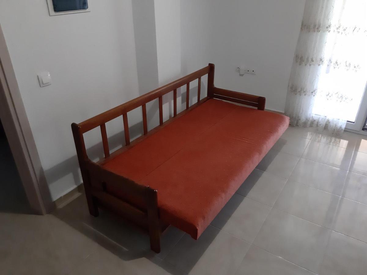 Maria Lemoni Swimming Pool Apartment Nea Skioni Bagian luar foto