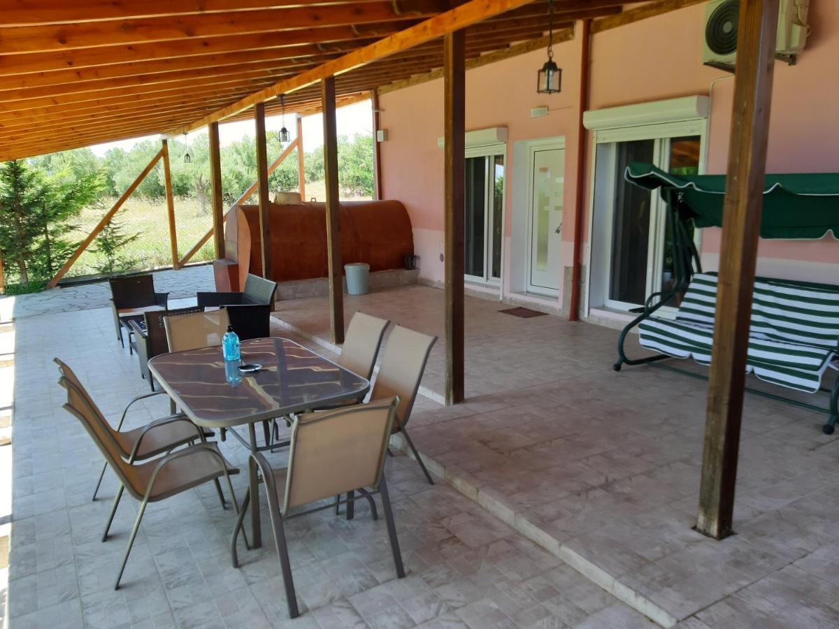 Maria Lemoni Swimming Pool Apartment Nea Skioni Bagian luar foto