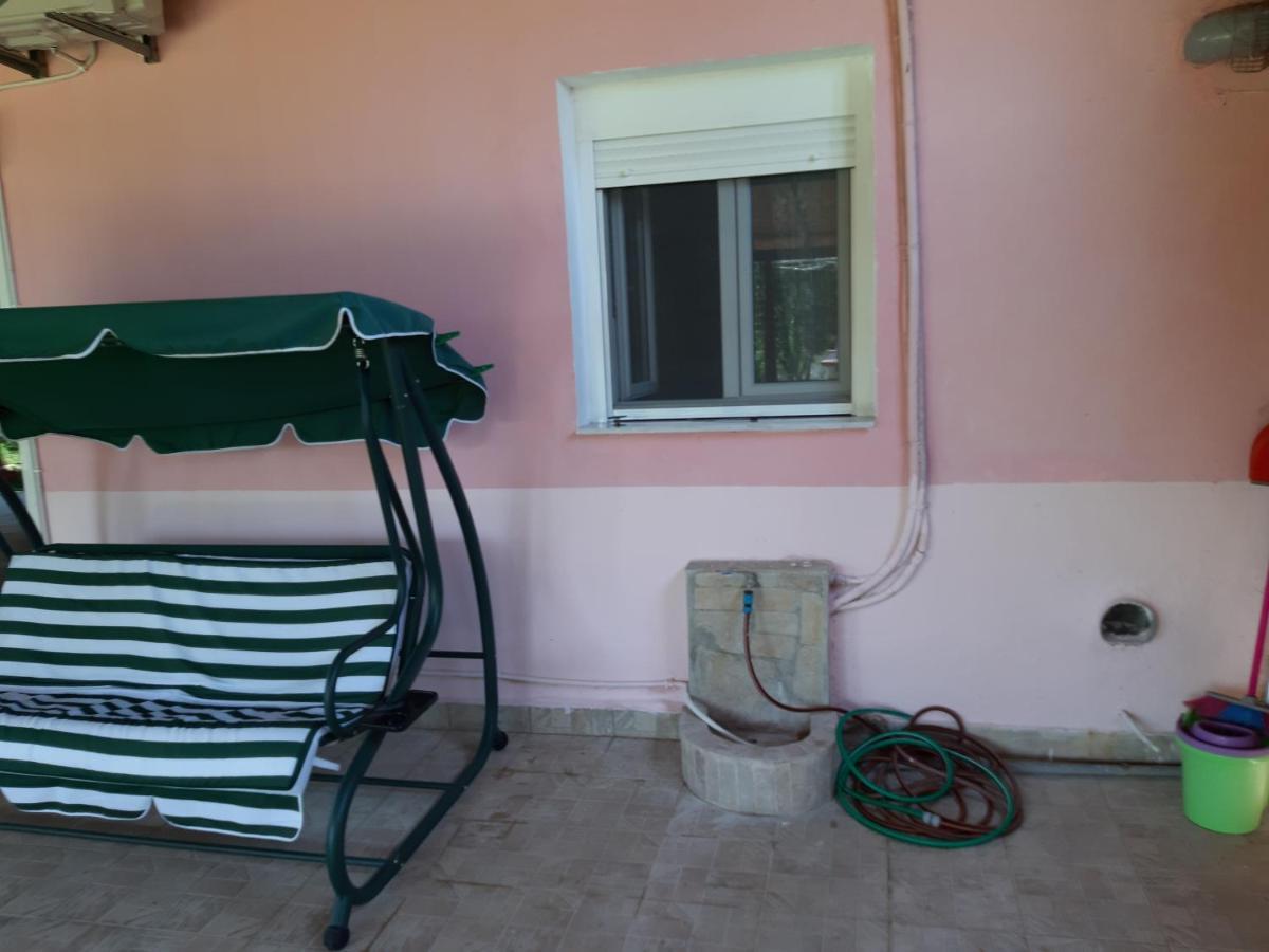 Maria Lemoni Swimming Pool Apartment Nea Skioni Bagian luar foto