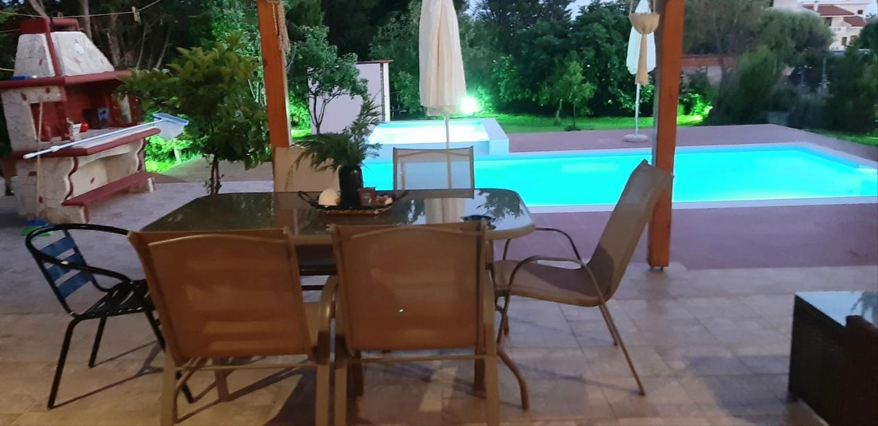 Maria Lemoni Swimming Pool Apartment Nea Skioni Bagian luar foto