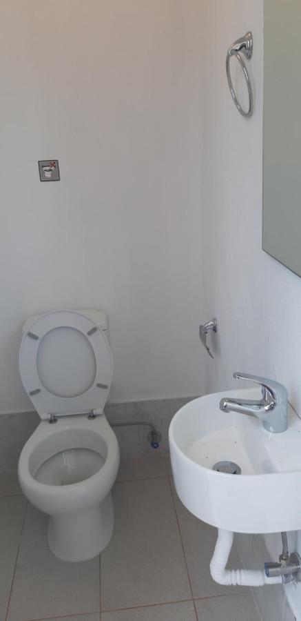 Maria Lemoni Swimming Pool Apartment Nea Skioni Bagian luar foto