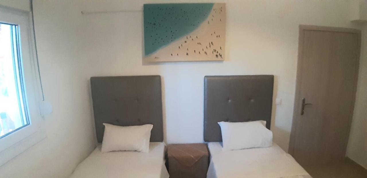 Maria Lemoni Swimming Pool Apartment Nea Skioni Bagian luar foto