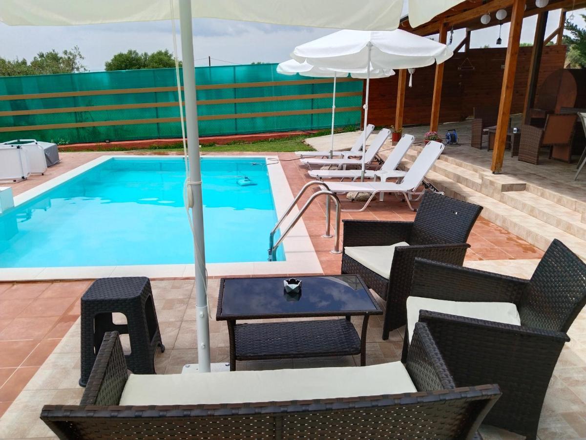 Maria Lemoni Swimming Pool Apartment Nea Skioni Bagian luar foto