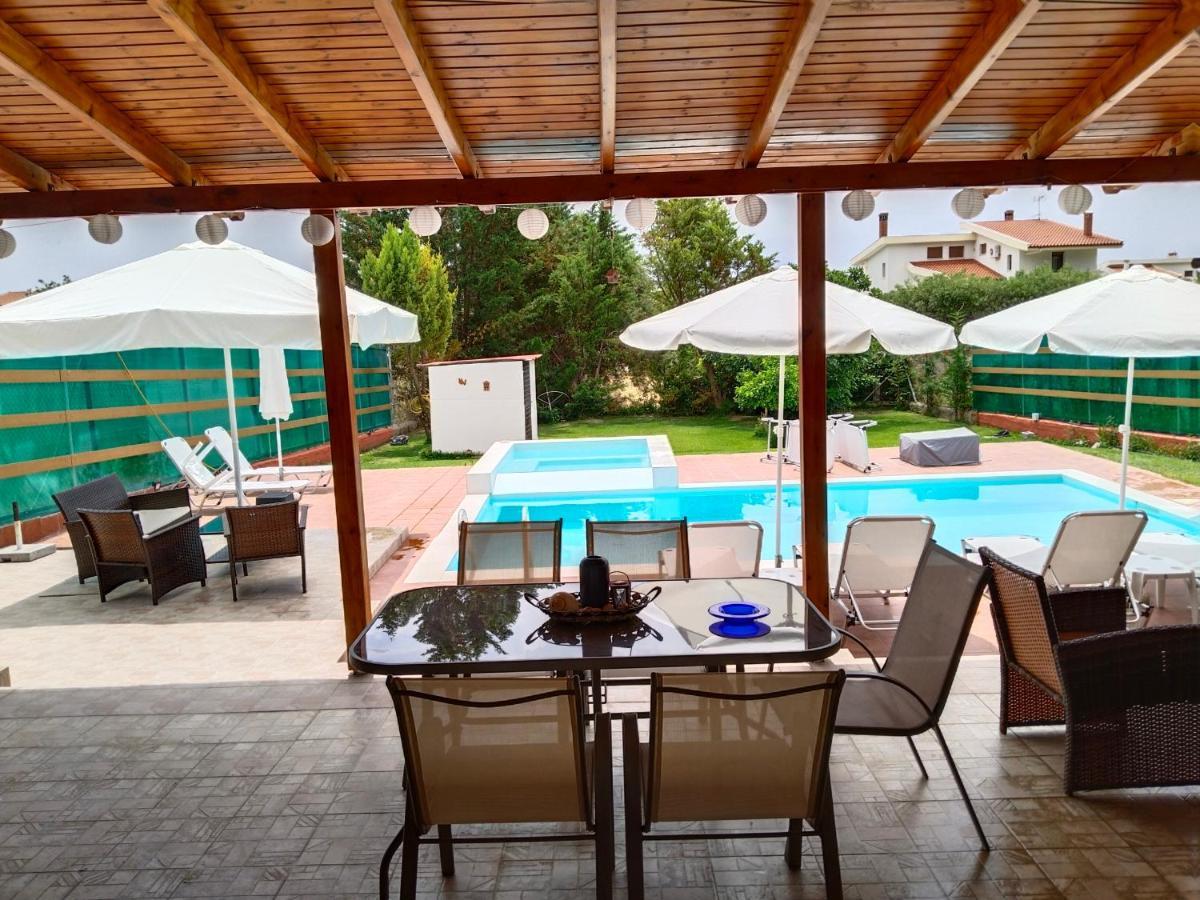 Maria Lemoni Swimming Pool Apartment Nea Skioni Bagian luar foto
