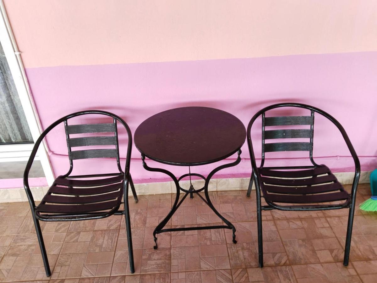 Maria Lemoni Swimming Pool Apartment Nea Skioni Bagian luar foto
