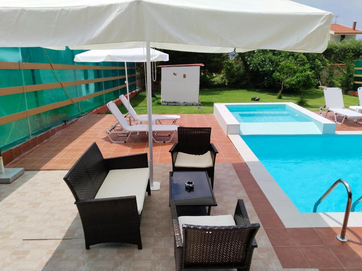 Maria Lemoni Swimming Pool Apartment Nea Skioni Bagian luar foto