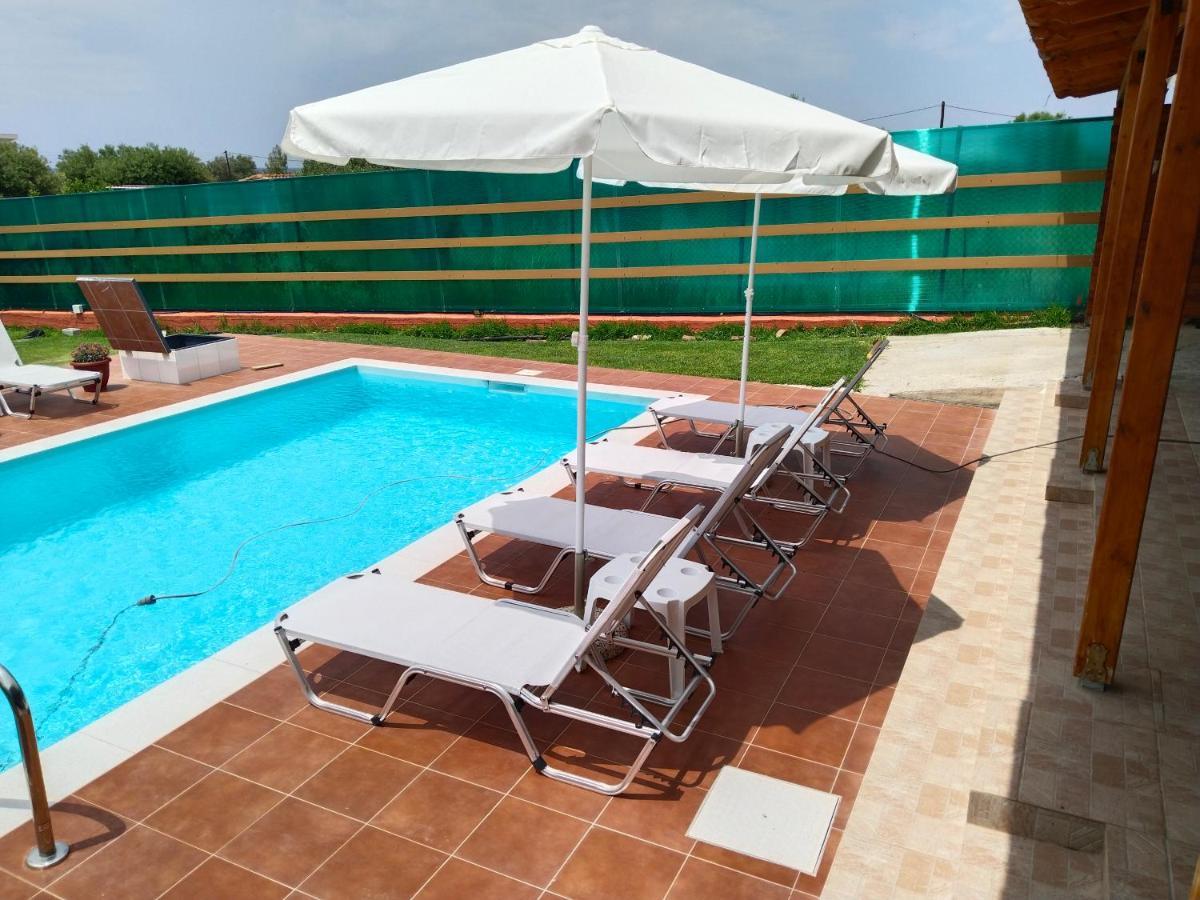 Maria Lemoni Swimming Pool Apartment Nea Skioni Bagian luar foto